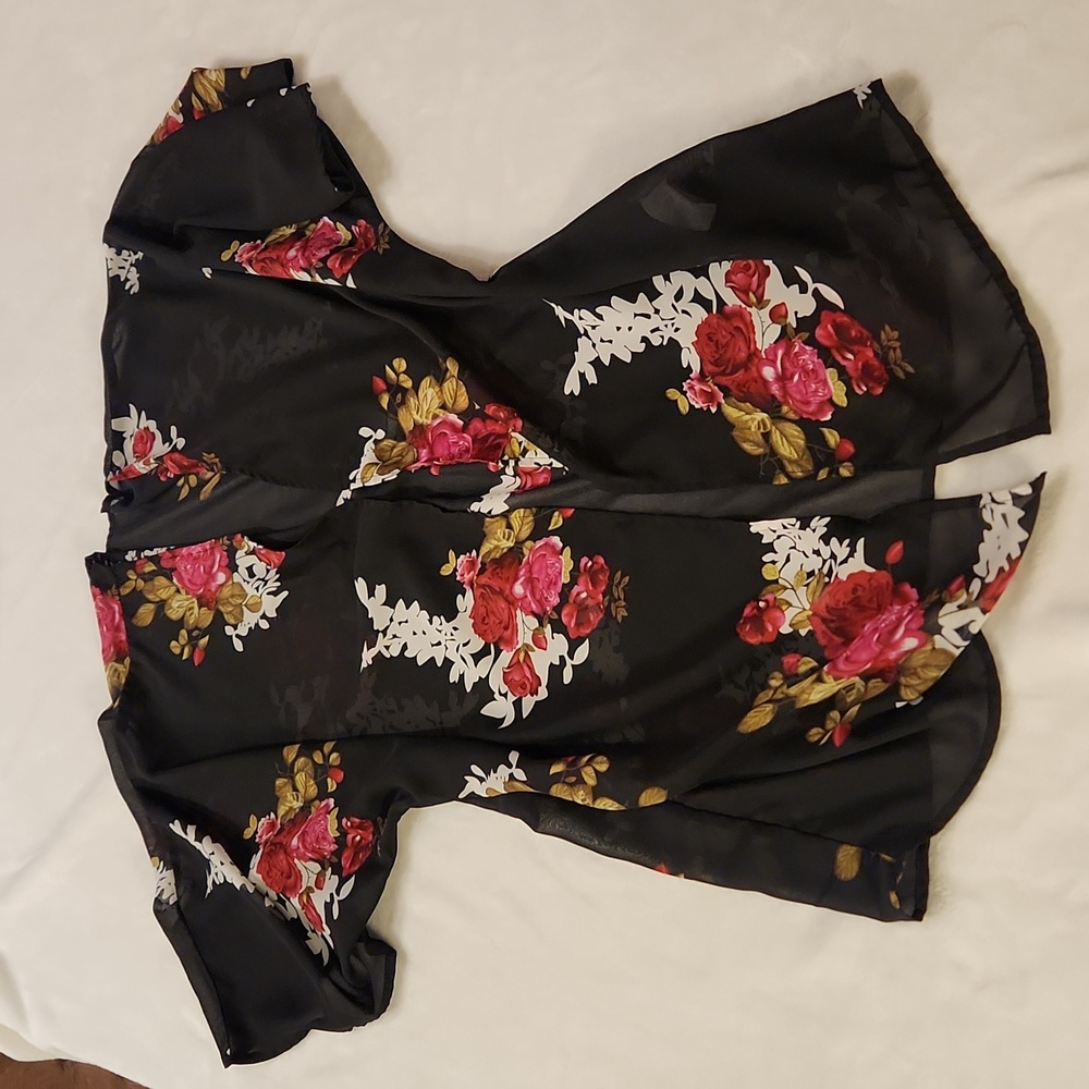 CUPSHE medium size kimono, excellent condition